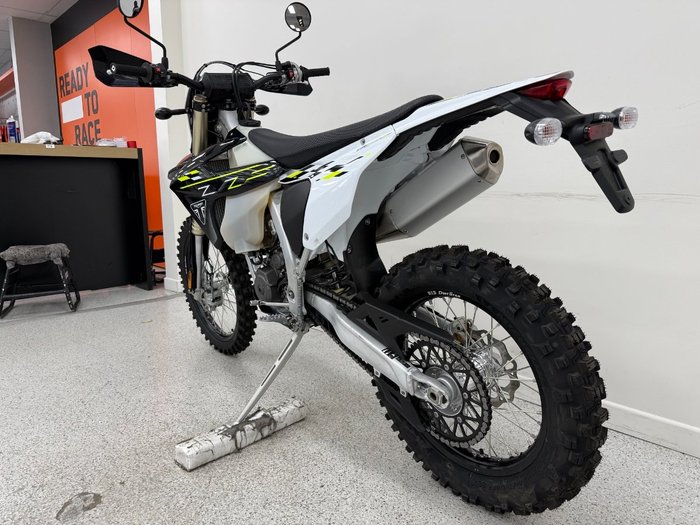 2026 Triumph 2026 Triumph 250CC TF 250-E Motocross BLACK/WHIT