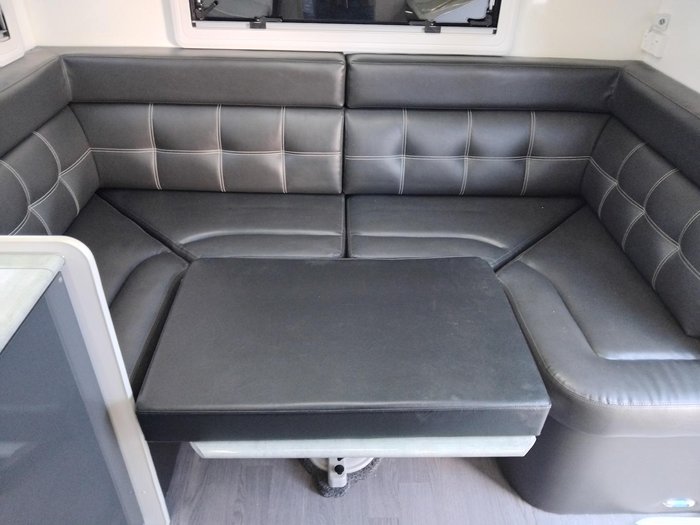 2018 Crusader Excallibur Prince With Centre Ensuite And Rear Club Lounge