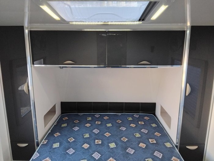 2018 Crusader Excallibur Prince With Centre Ensuite And Rear Club Lounge