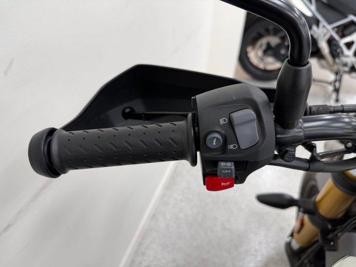 2025 Triumph 2025 Triumph 400CC SCRAMBLER 400 WHITE/GREEN