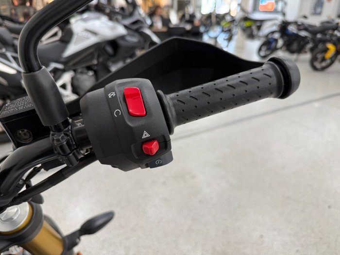 2025 Triumph 2025 Triumph 400CC SCRAMBLER 400 WHITE/GREEN