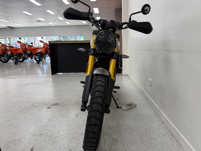 2025 Triumph 2025 Triumph 400CC SCRAMBLER 400 WHITE/GREEN