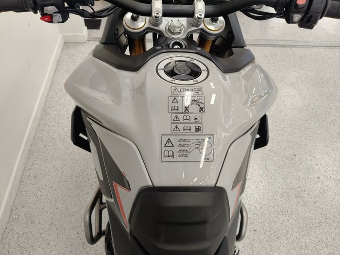2025 Triumph TIGER 900 RALLY PRO Ash Grey / Intense Orange