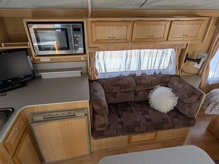 2006 Majestic 17' Tourer Poptop