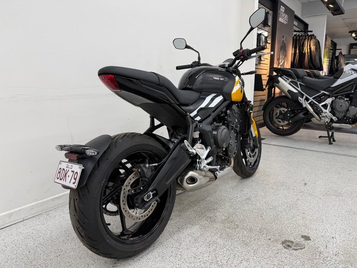 2025 Triumph TRIDENT 660 Yellow