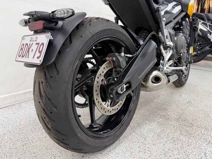 2025 Triumph TRIDENT 660 Yellow