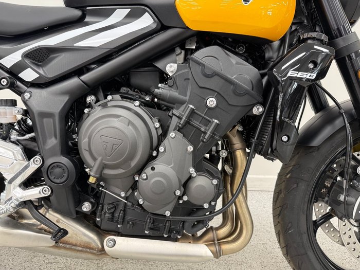 2025 Triumph TRIDENT 660 Yellow