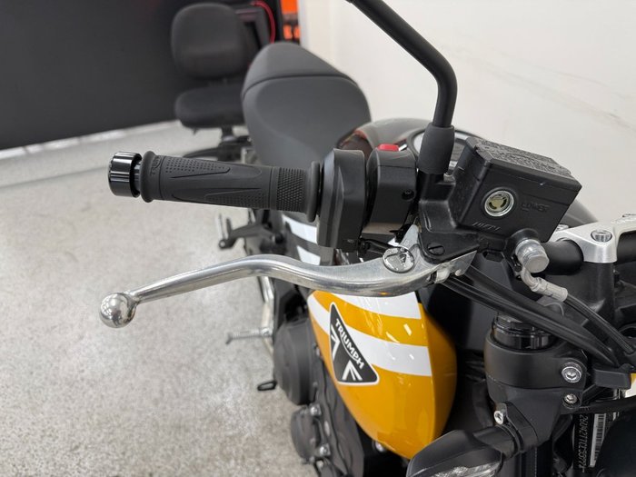 2025 Triumph TRIDENT 660 Yellow
