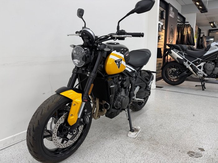 2025 Triumph TRIDENT 660 Yellow