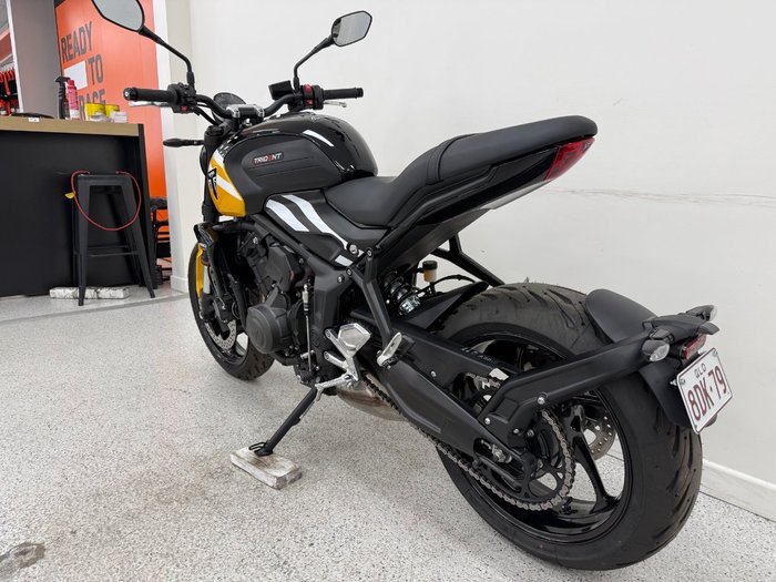 2025 Triumph TRIDENT 660 Yellow