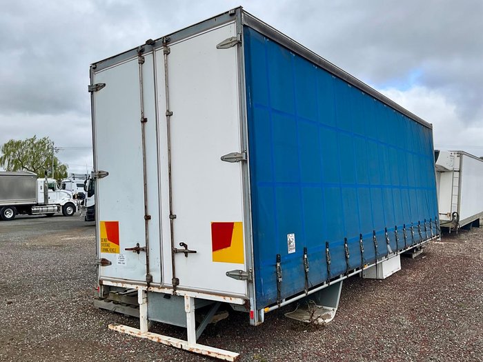 2015 Volvo Ex Volvo Curtansider $2000 EX. FE VOLVO