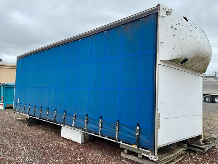 2015 Volvo Ex Volvo Curtansider $2000