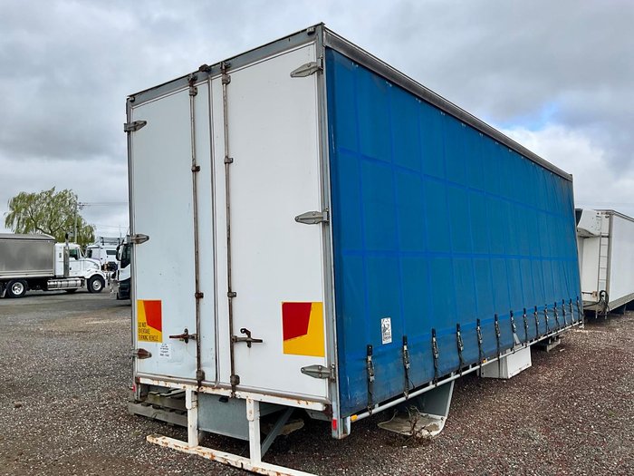 2015 Volvo Ex Volvo Curtansider $2000 EX. FE VOLVO