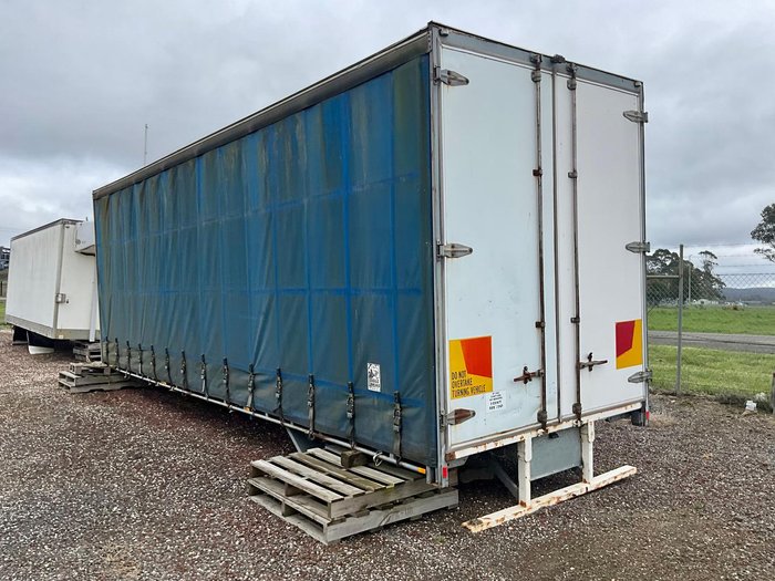 2015 Volvo Ex Volvo Curtansider $2000 EX. FE VOLVO