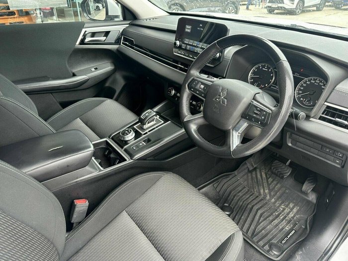 2022 Mitsubishi Outlander LS