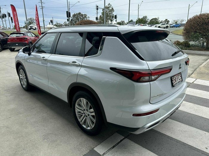 2022 Mitsubishi Outlander LS