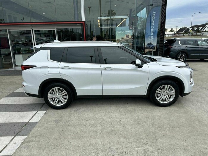 2022 Mitsubishi Outlander LS
