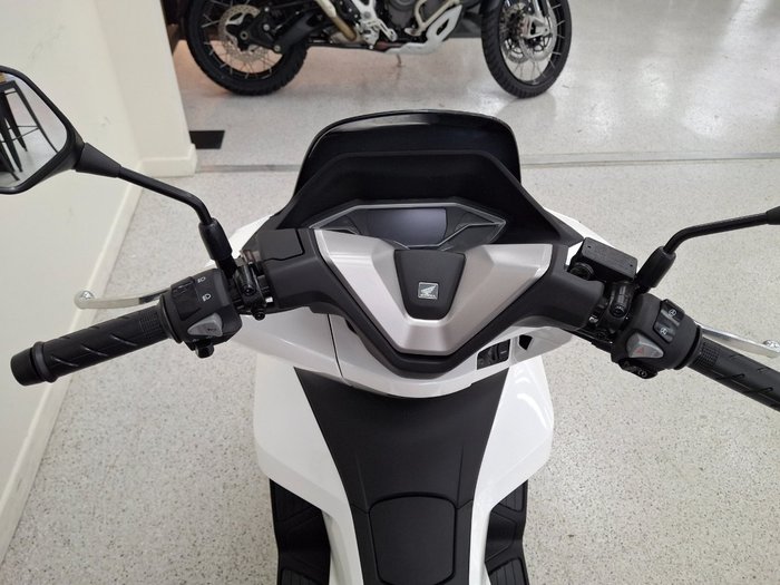 2025 Honda PCX125 White