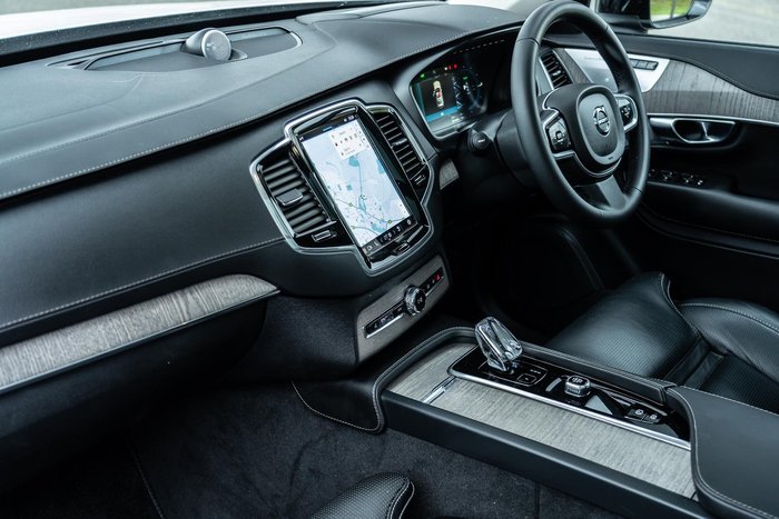 2022 Volvo XC90 Recharge Ultimate T8 Plug-In Hybrid