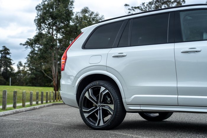 2022 Volvo XC90 Recharge Ultimate T8 Plug-In Hybrid