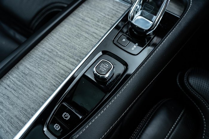 2022 Volvo XC90 Recharge Ultimate T8 Plug-In Hybrid