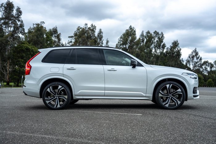 2022 Volvo XC90 Recharge Ultimate T8 Plug-In Hybrid