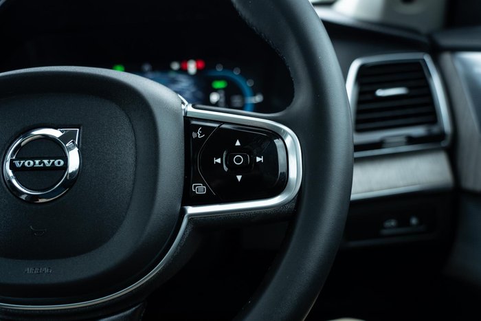 2022 Volvo XC90 Recharge Ultimate T8 Plug-In Hybrid