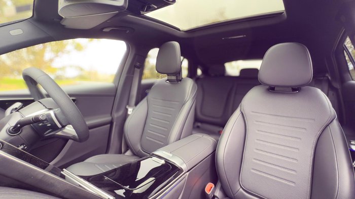 2025 Mercedes-Benz GLC-Class GLC300