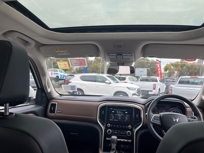 2023 Mahindra Scorpio Z8