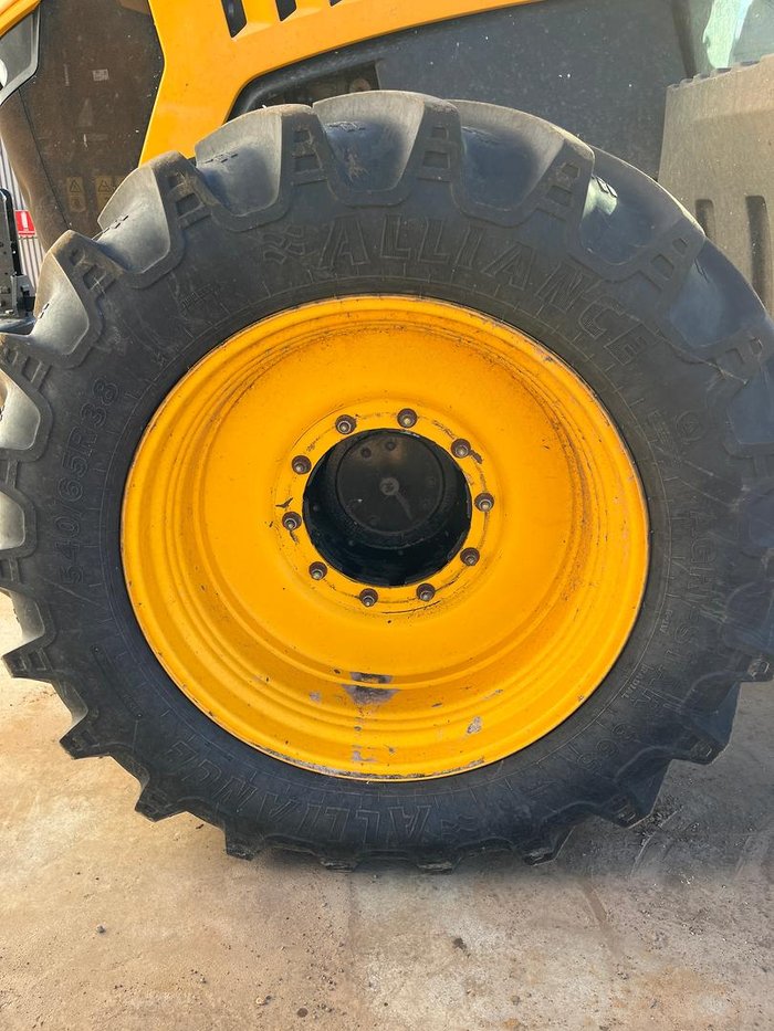 2020 JCB Fastrack 8330 Tractor 