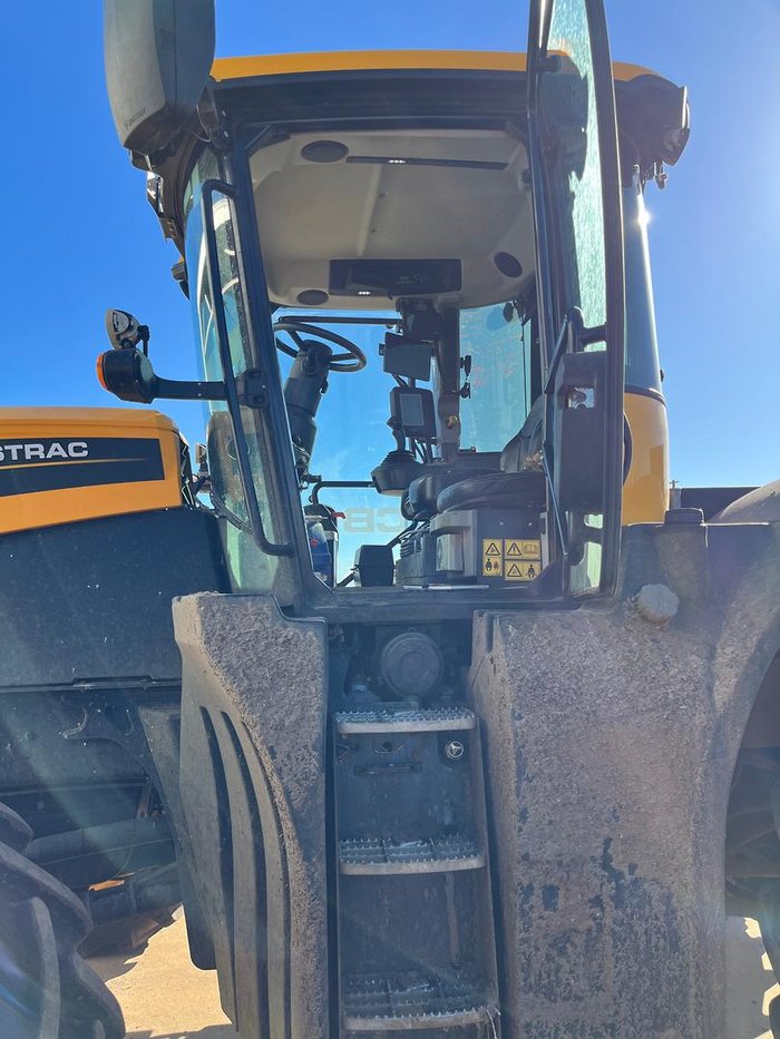 2020 JCB Fastrack 8330 Tractor 
