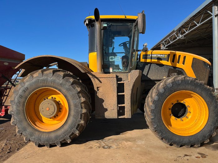 2020 JCB Fastrack 8330 Tractor