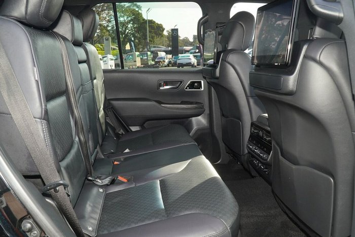 2023 Toyota Landcruiser Sahara ZX