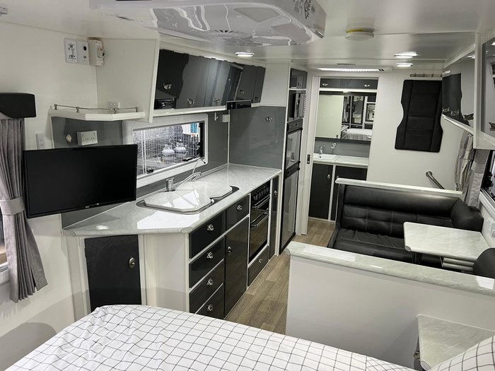 2018 Opal Tourer Mk1 210