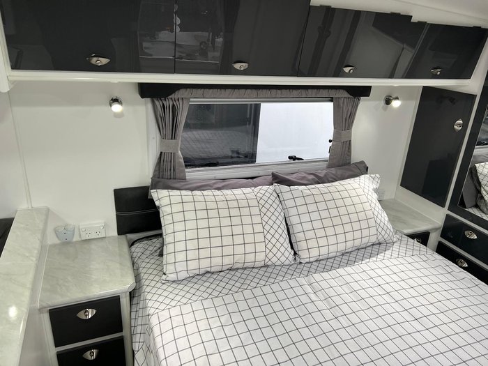 2018 Opal Tourer Mk1 210