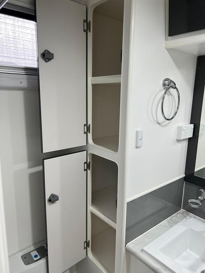 2018 Opal Tourer Mk1 210