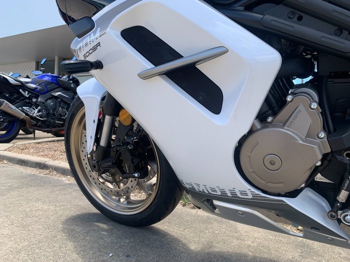 2025 CFMOTO 500 SR VOOM NEBULA WHITE