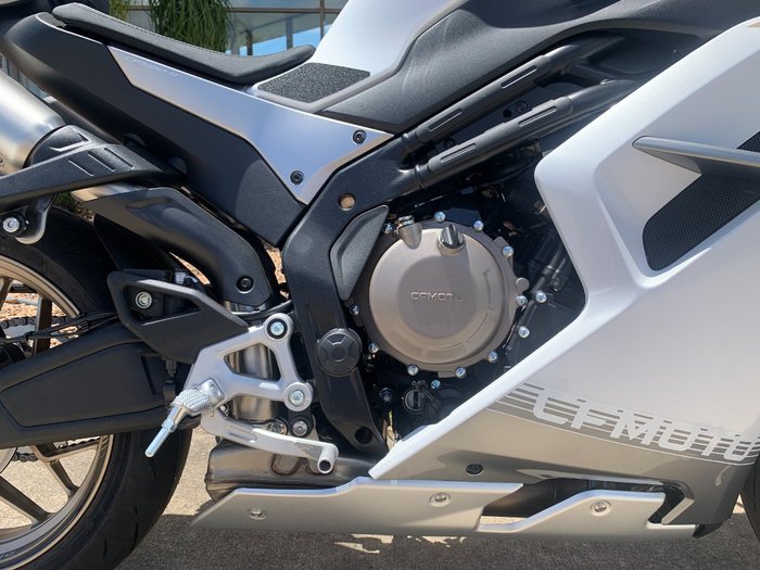 2025 CFMOTO 500 SR VOOM NEBULA WHITE