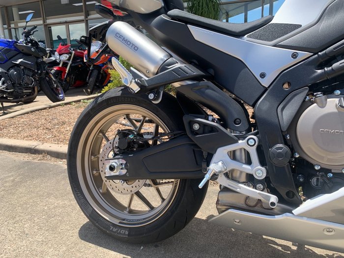 2025 CFMOTO 500 SR VOOM NEBULA WHITE