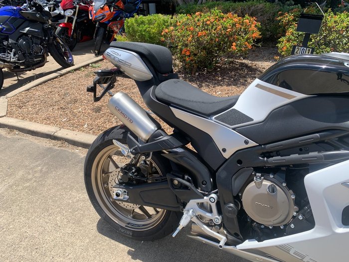 2025 CFMOTO 500 SR VOOM NEBULA WHITE