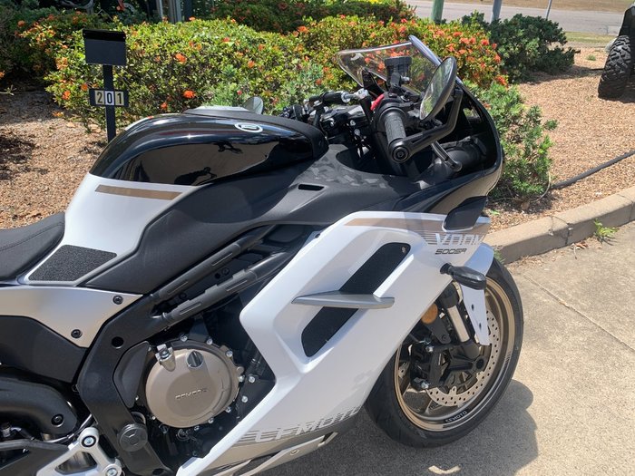 2025 CFMOTO 500 SR VOOM NEBULA WHITE