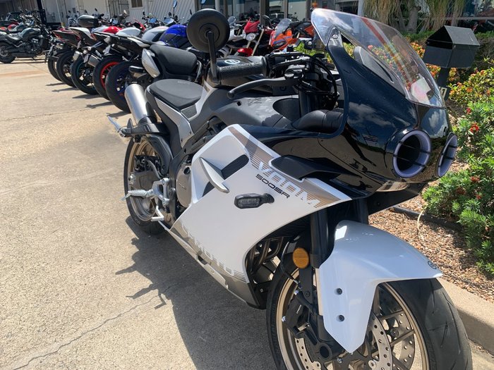 2025 CFMOTO 500 SR VOOM NEBULA WHITE
