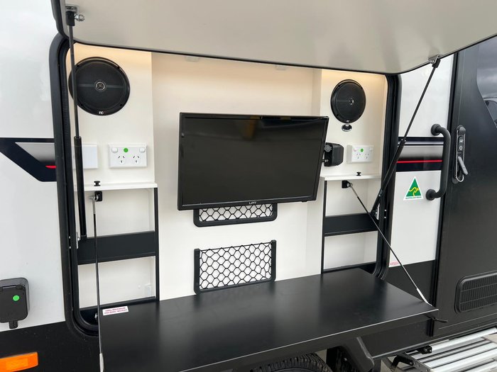 2025 Traveller Track 13'