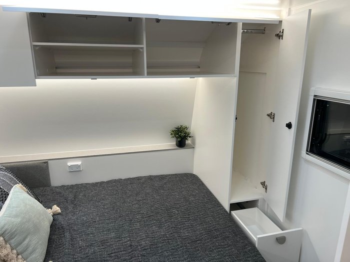 2025 Traveller Track 13'