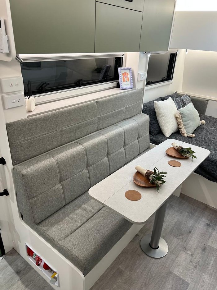 2025 Traveller Track 13'