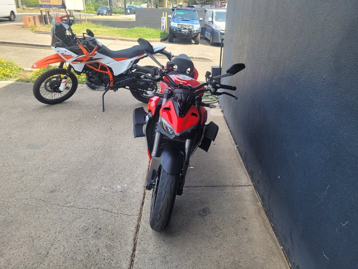 2022 DUCATI STREETFIGHTER V2 RED
