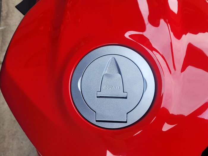 2022 DUCATI STREETFIGHTER V2 RED