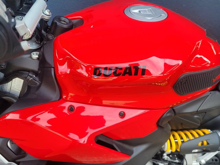2022 DUCATI STREETFIGHTER V2 RED