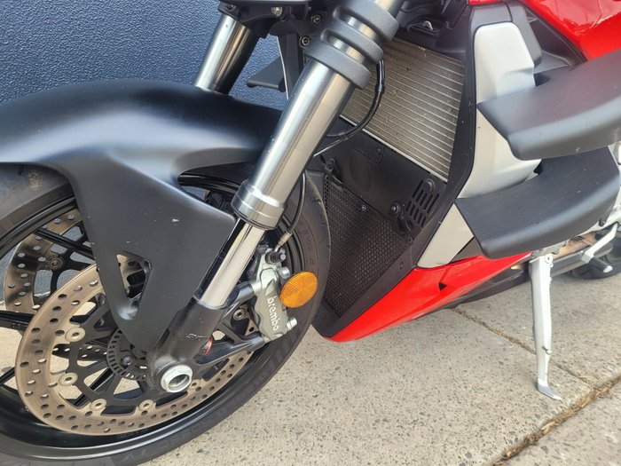 2022 DUCATI STREETFIGHTER V2 RED