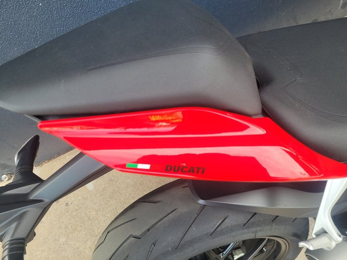 2022 DUCATI STREETFIGHTER V2 RED